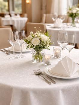 Preview: Tischdecke - Classica – hochwertiger weißer Damaststoff